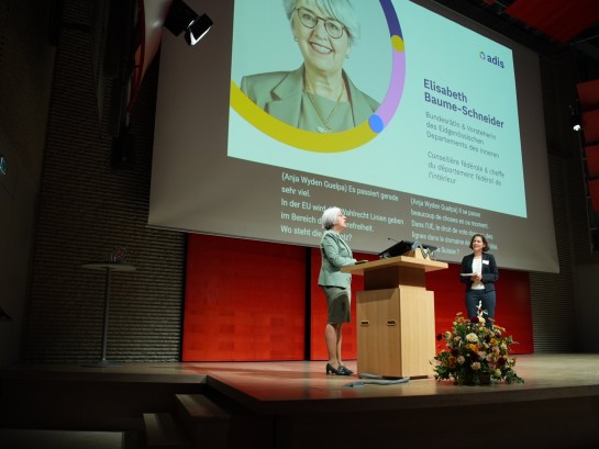 La conseillère fédérale Elisabeth Baume-Schneider lors du lancement de l'Alliance pour l'inclusion numérique en Suisse